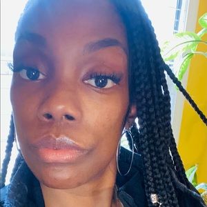 Meet your Posher, Danie lynn